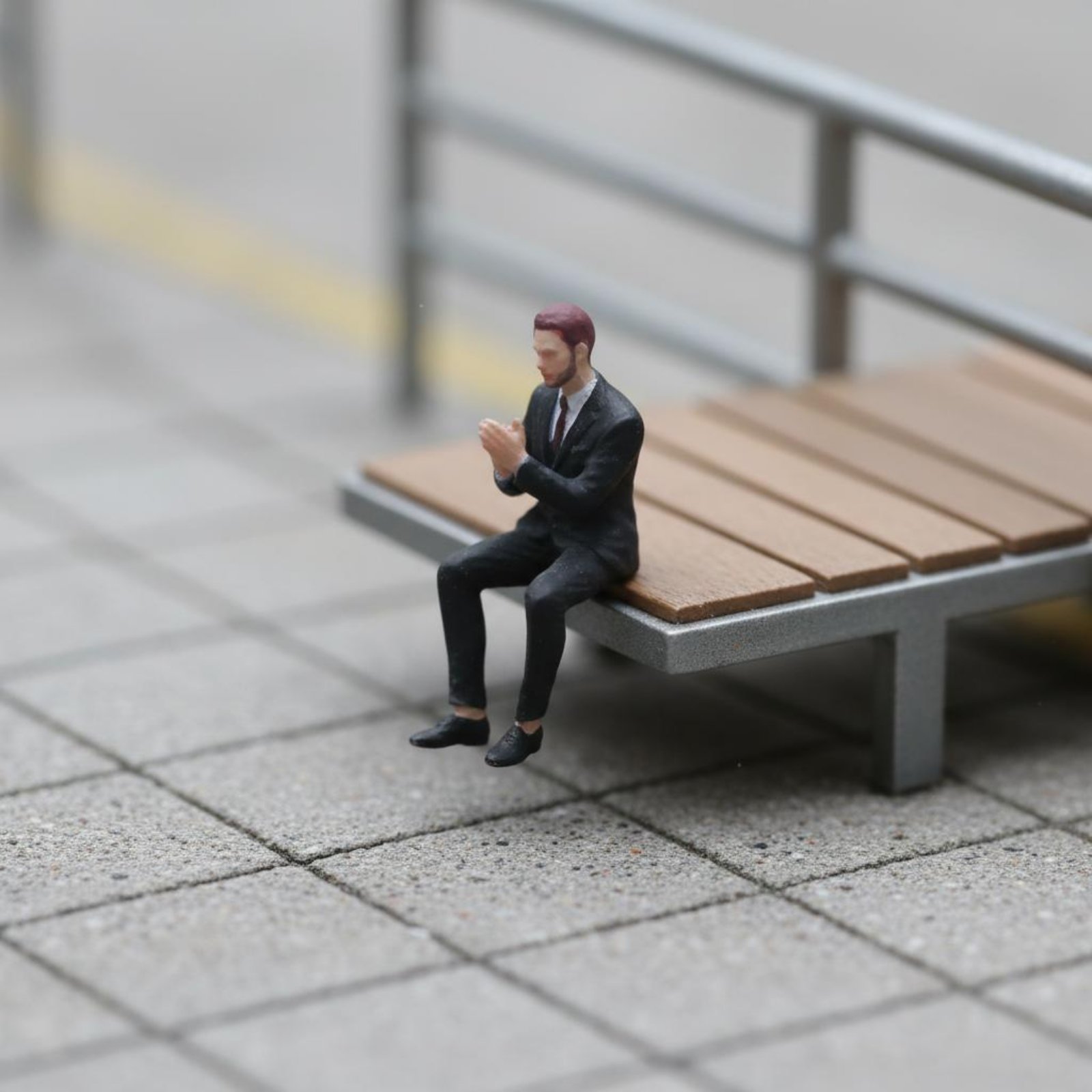 1:64 Scale Sitting Man Figure  - Men'S Accessories With Suits ulasan dan harga