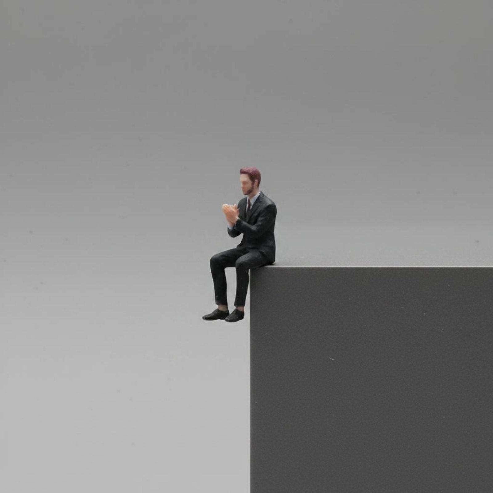 1:64 Scale Sitting Man Figure  - Men'S Accessories With Suits ulasan dan harga