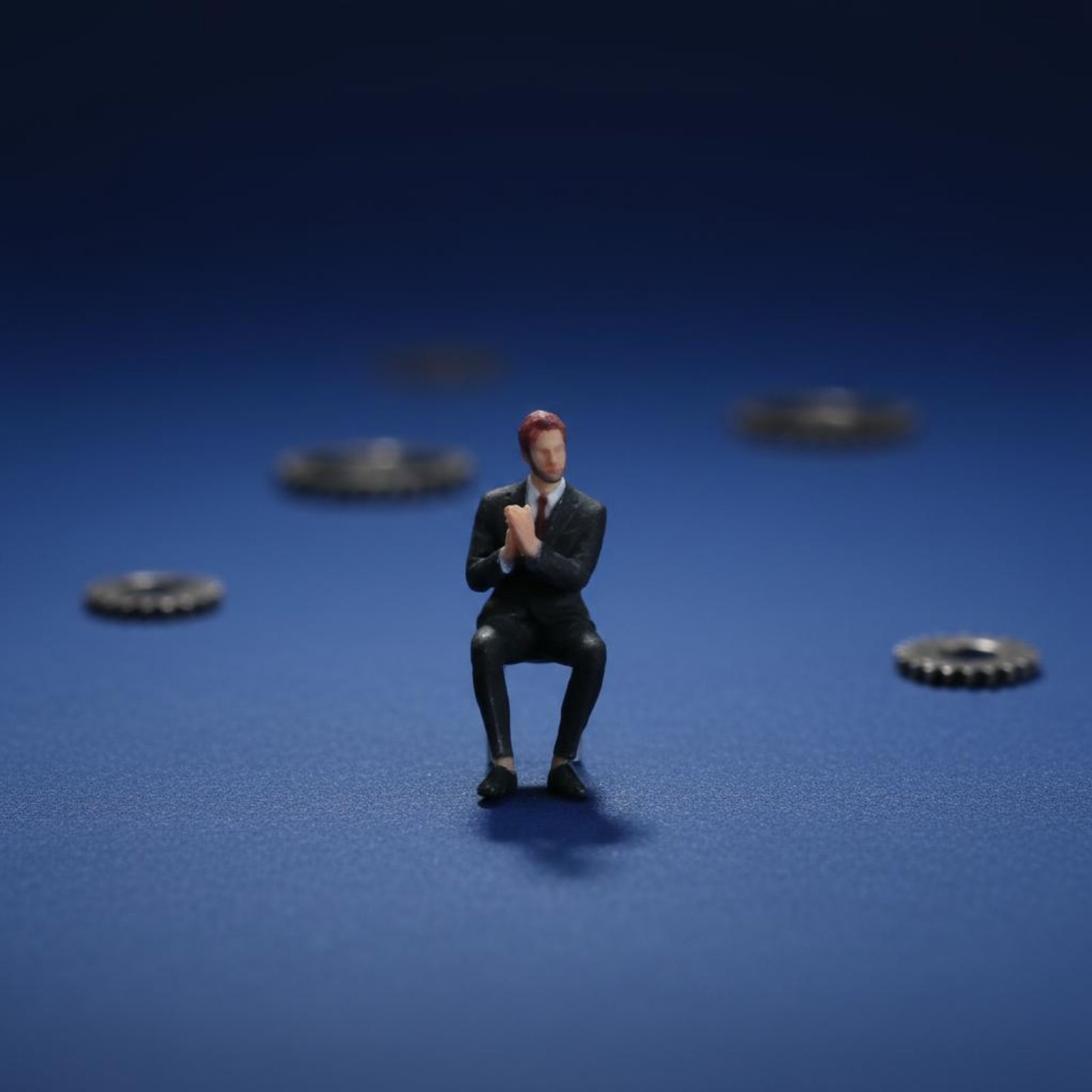 1:64 Scale Sitting Man Figure  - Men'S Accessories With Suits ulasan dan harga